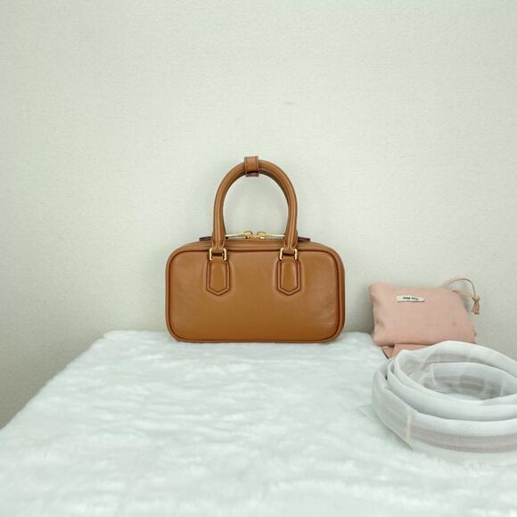 Miu Miu Women Pre-Loved Bag Very Good Condition - Picture 2 of 9